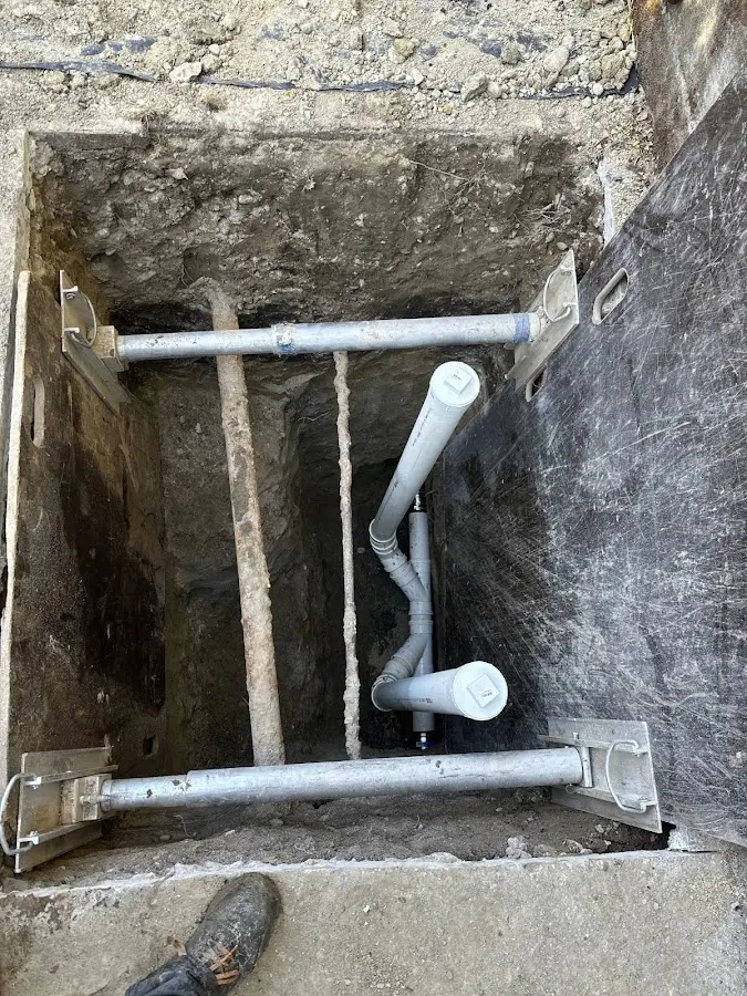 Experienced plumber completing Drain Cleaning work in Temple City